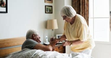 Pourquoi le maintien à domicile est-il une alternative aux logements seniors